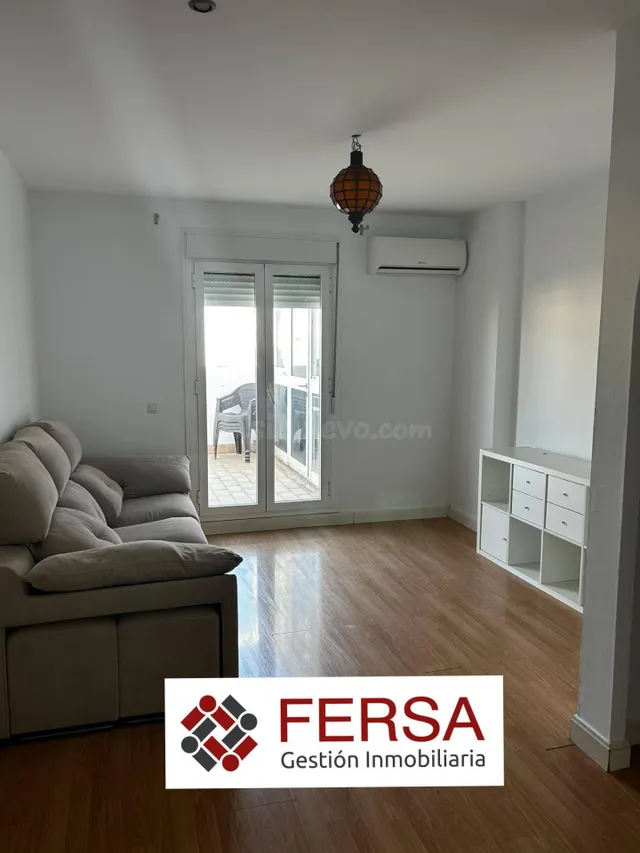 ACOGEDOR ÁTICO CON GRAN TERRAZA EN ALQUILER EN LA ZONA DEL J - foto 3