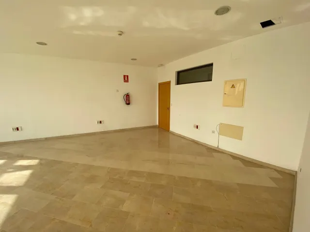 AMPLIA OFICINA EN EDIFICIO AZABACHE — 6