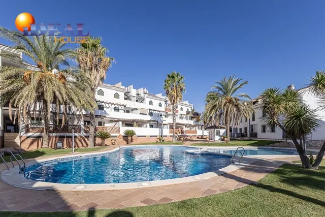 Adosado con espectacular terraza panorámica y piscina a 20 min de Granada — 30
