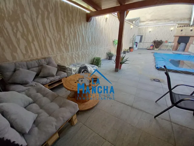 INMOBILIARIA LA MANCHA VENDE CASA BAJA CON TERRAZA Y PISCINA EN MADRIGUERAS ( ALBACETE ). — 15