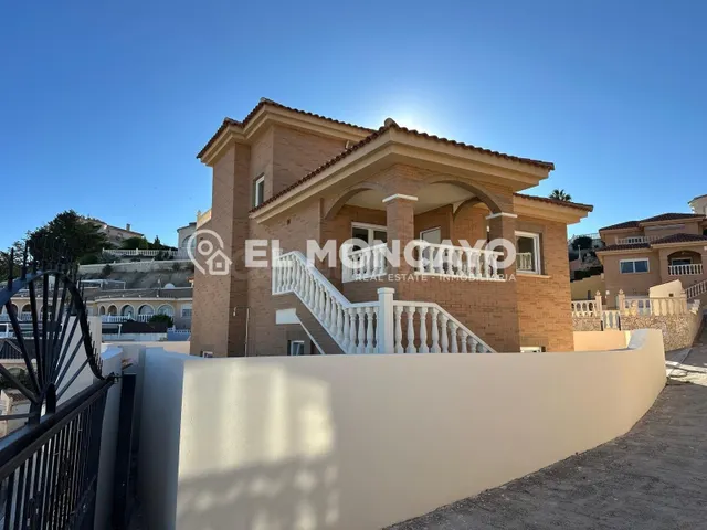 Fantástico chalet independiente de obra nueva con piscina pr