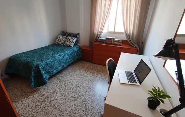 Piso de 4 dormitorios en zona Carlos Haya — 4