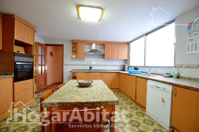 ¡CENTRO DE GANDIA! DOS EN UNO, MUY AMPLIO Y LUMINOSO CON GARAJE Y TRES BALCONES — 12