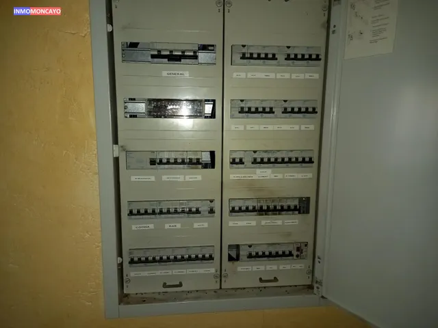 Se vende céntrico hostal-mesón — 10