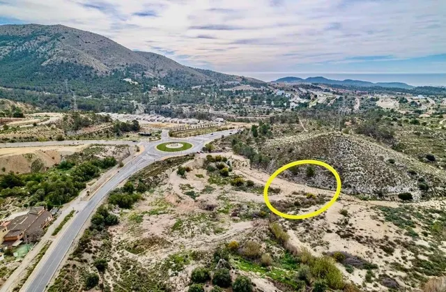 PARCELA DE USO TERCIARIO HOTELERO, COMERCIAL E INDUSTRIAL EN - foto 4