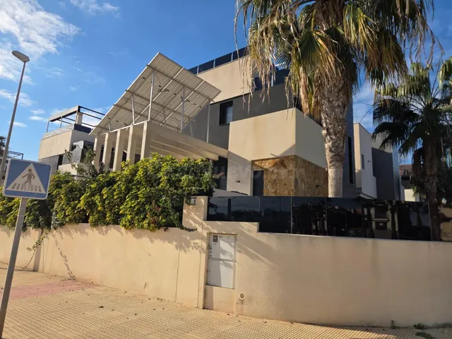 Villa 4 habitaciones 285m² en venta - Lomas de Cabo Roig