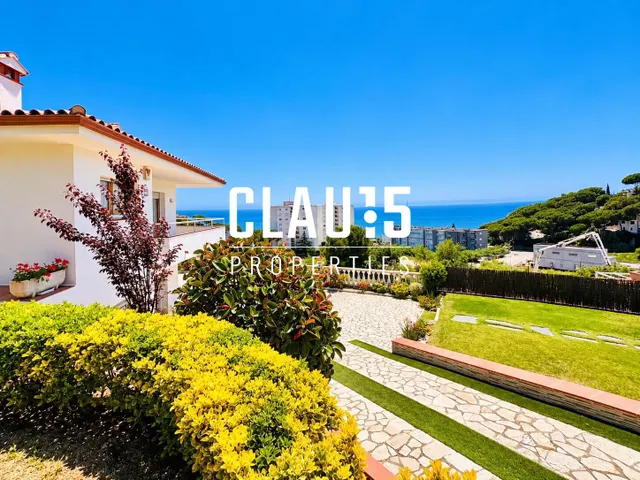 Casa independiente en venta con piscina privada y espectaculares vistas al mar en Sant Pol de Mar — 8