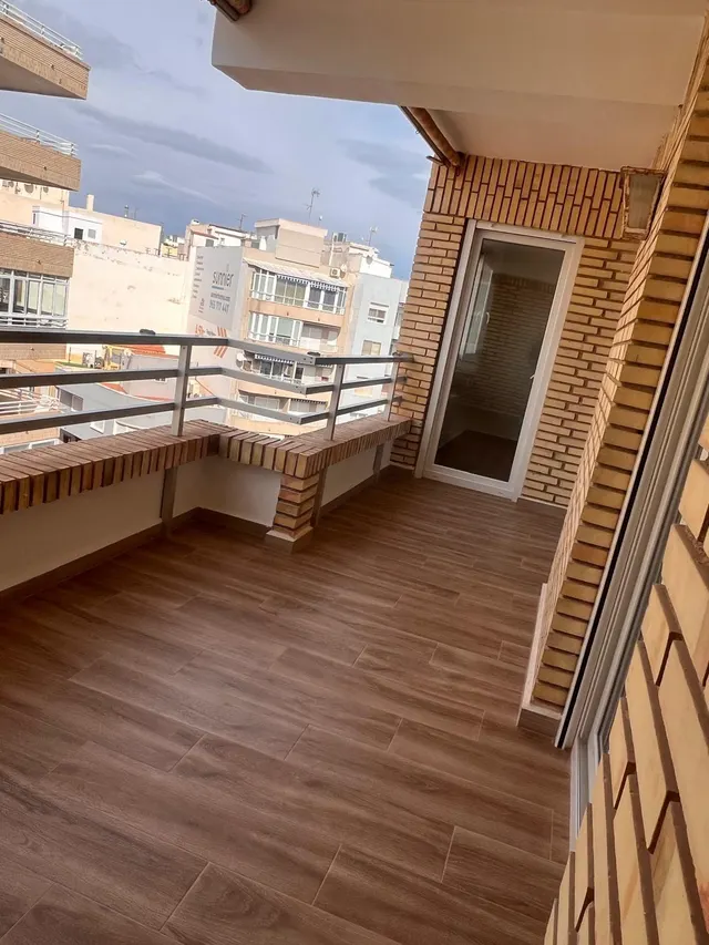 Apartamento con terraza, Alicante, Torrevieja. 2 habitaciones, 80 m2, 90 metros al mar — 12