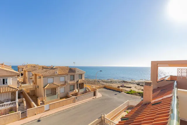 Adosado en primera línea con vista al mar — 33