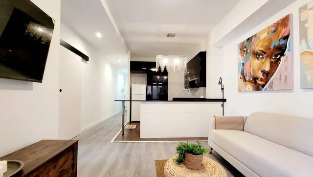 Apartamento reformado en El Arenal, ¡a sólo 200 m del mar! - foto 2