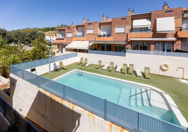 Casa Adosada Ideal en Urbanización con Piscina — 26