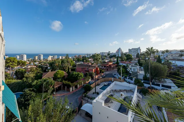 Piso con vistas al mar y gran potencial en Benalmádena — 11