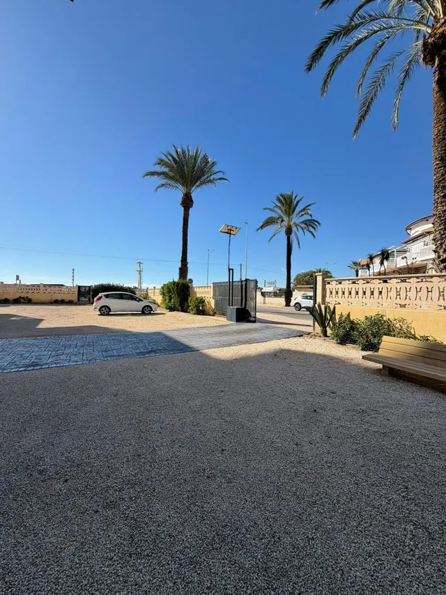¡Disfruta del Mediterráneo a primera línea del mar, en Santa Pola! — 24