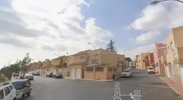 Se vende casa independiente OKUPA en Huércal de Almería (Alm
