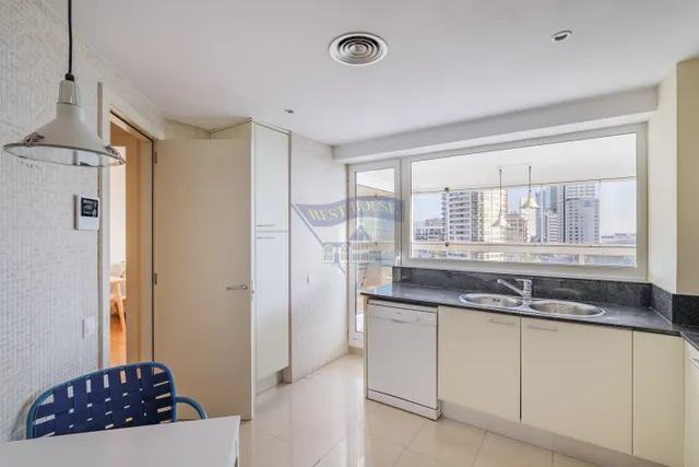 PISO CON VISTA AL MAR — 15
