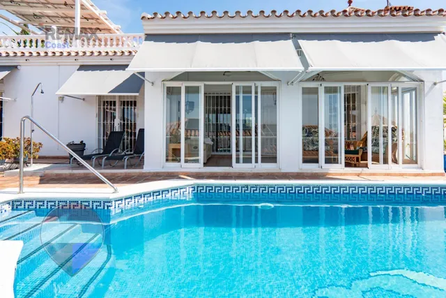 VILLA INDEPENDIENTE CON PISCINA, GRANDES TERRAZAS Y VISTAS AL MAR EN BENAJARAFE — 30