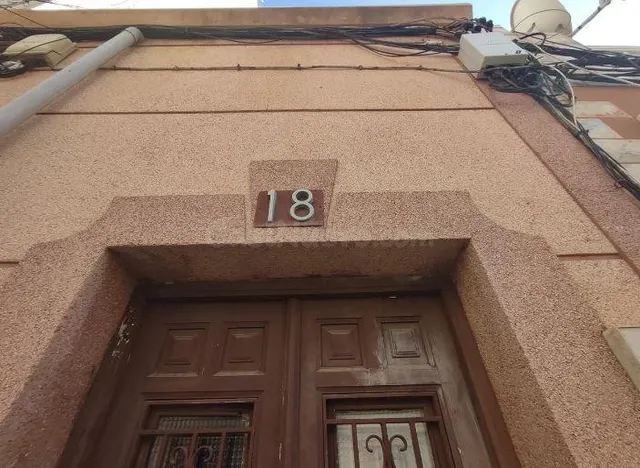 SE VENDE otro OKUPA en C MARIPOSA 18 de Almería
