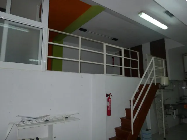 Local cerca del campus universitario — 6