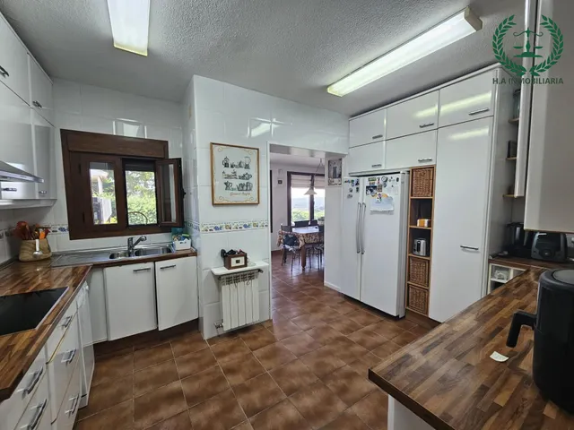 Chalet independiente con parcela de 1.000 m2 y piscina priva