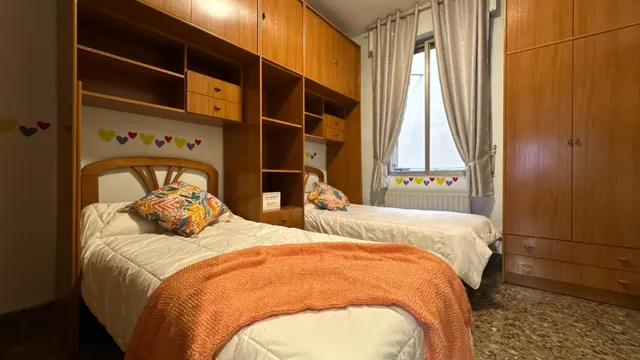 Exclusiva vivienda de 4 dormitorios con amplia plaza de garaje en pleno centro de Zaragoza — 12