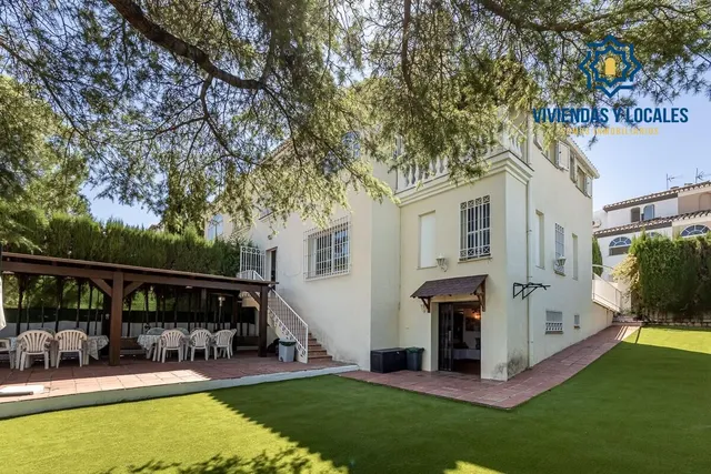 CASA PAREADA EN LA ZUBIA CON PISCINA, ZONA DE BARBACOA Y JARDÍN — 6