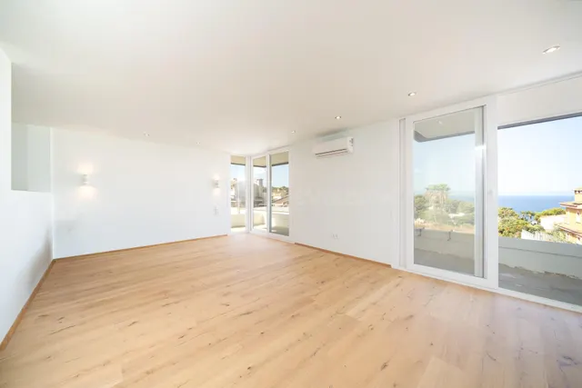 Exclusivo chalet completamente reformado con vistas al mar en Bahía Azul — 11