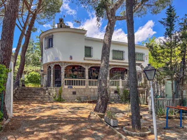 Chalet señorial con encanto, ascensor y gran bodega subterrá