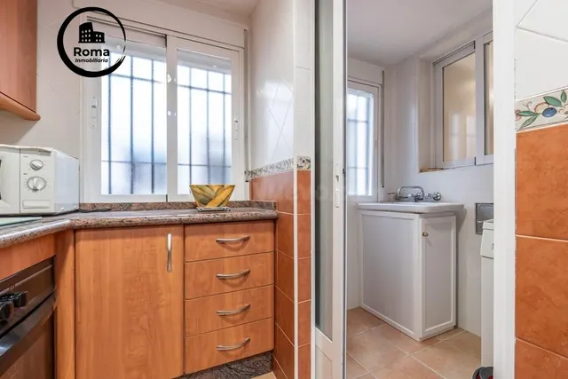 Piso en el centro de Granada, totalmente reformado con dos grandes dormitorios y un baño — 3