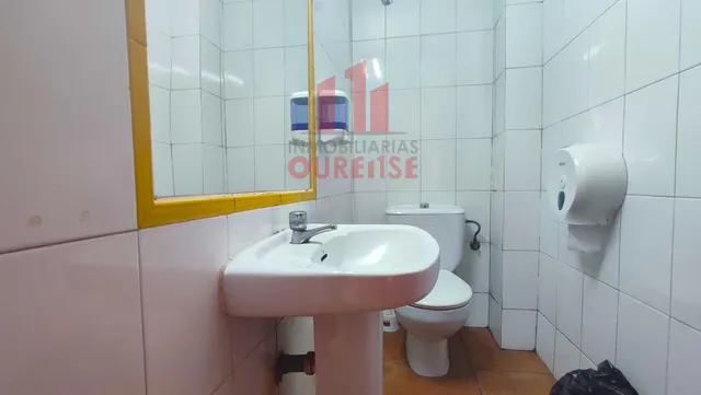 LOCAL ACONDICIONADO COMO CAFETERÍA EN LA ZONA DE CAMELIAS. — 10