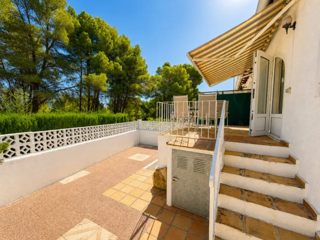 Encantador bungalow esquinero de una sola planta en Moraira Park — 15