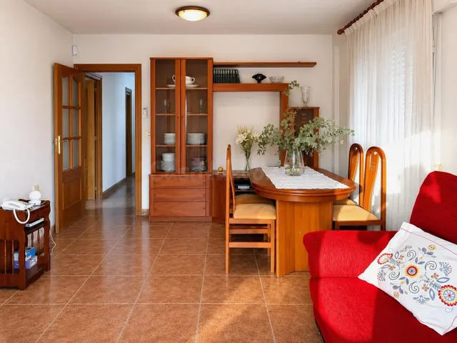Luz, amplitud y vistas despejadas. Vivienda de esquina con a - foto 2