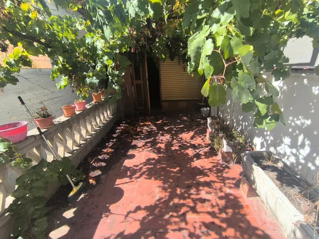 CASA ADOSADA EN VENTA CON 2 VIVIENDAS INDEPENDIENTES — 38
