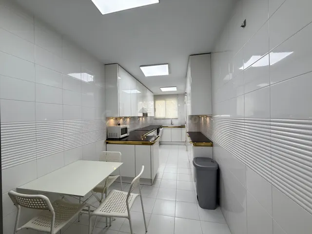EXCLUSIVO PISO DE 130 M2 CON VISTAS AL PUERTO, TERRAZA, PISC - foto 5