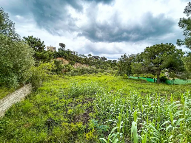 Se vende Parcela soleada de 930 m2, en la urbanización de Pi