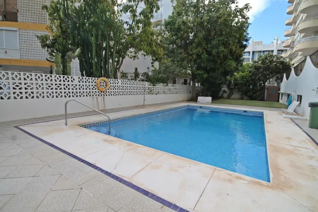 Piso en venta en Marbella centro con licencia turística, en residencial con piscina. — 6