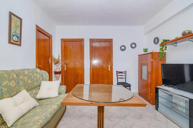 OPORTUNIDAD EN VENTA DE PISO DE TRES DORMITORIOS EN LA CHANA - foto 2