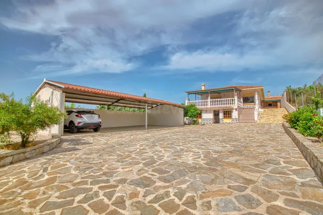CASA DE CAMPO CON PISCINA EN PERIANA - foto 5