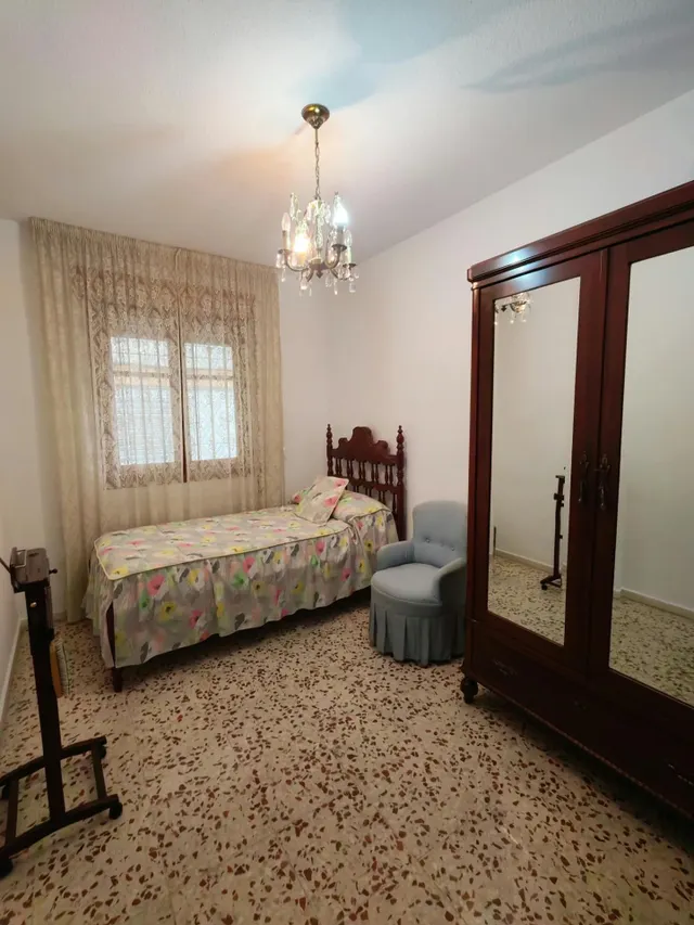 Piso de 3 dormitorios con trastero y patio en santa marina — 14
