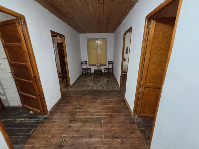 SE VENDE CASA EN CASTILFALE, 2 COCINAS,SALÓN, 6 HAB., BAÑO, PATIO, CALEFACCIÓN. — 8