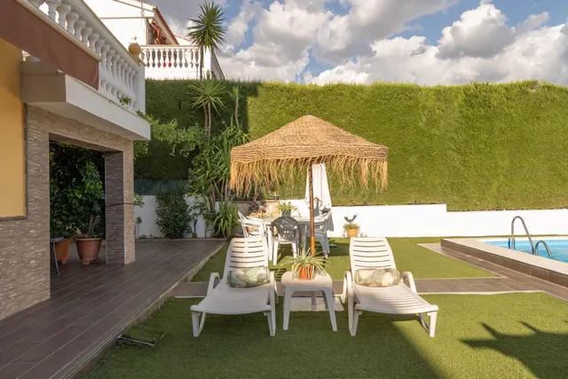 CHALET CON PISCINA Y JARDÍN A SOLO 10 MINUTOS DE GRANADA — 3