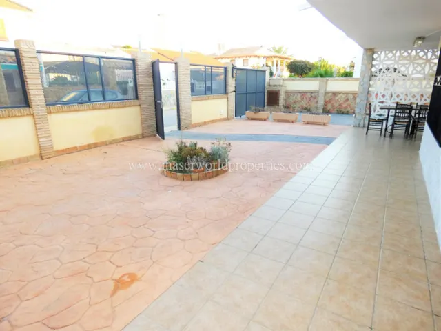 Chalet en venta en zona playa de Bahia en Puerto de Mazarron — 2