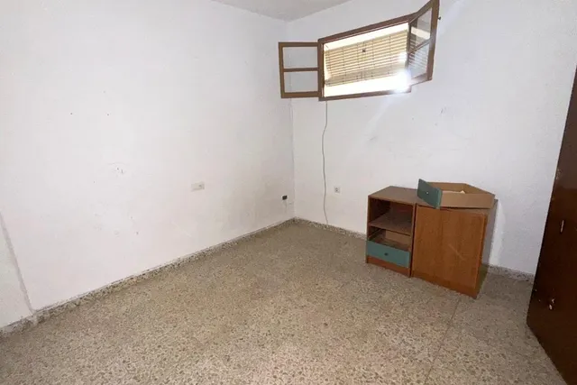# **Casa de Pueblo Tradicional de 4 Dormitorios con Potencial para Ampliar la Terraza – ¡Solo 35.000 €!** — 14