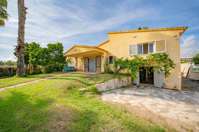 Chalet en primera línea de playa en torrenostra: una oportunidad para crear tu hogar junto al mar — 3