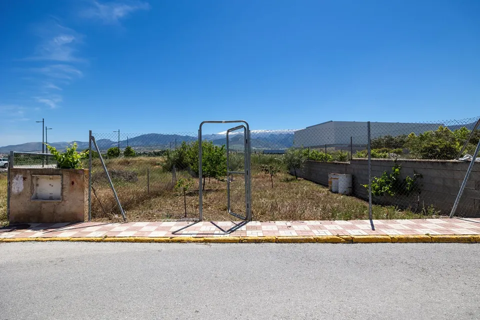Solar urbano en Otura