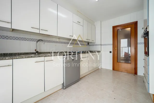 Piso en venta en calle Alcalde Joan Bertran, Reus. - foto 4