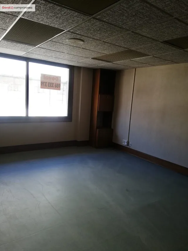 Fantástica, oficina mucha luz,  oficina en zona peatonal. — 19