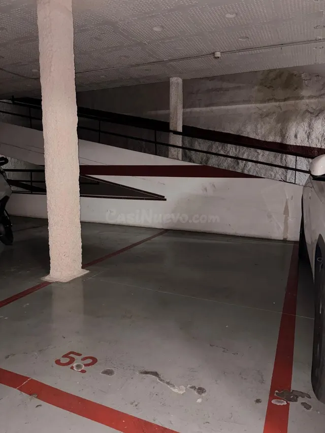 Plaza de garaje en nervion — 3
