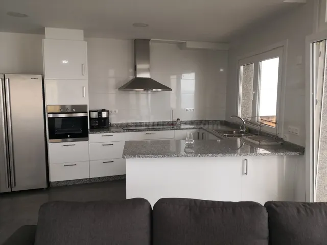 Casa con 2 apartamentos en Malpica, reformados y listos para - foto 3