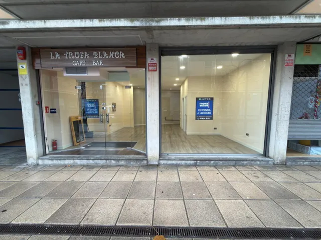Impecable local en Cal Font, primera linea, dos escaparates. — 3