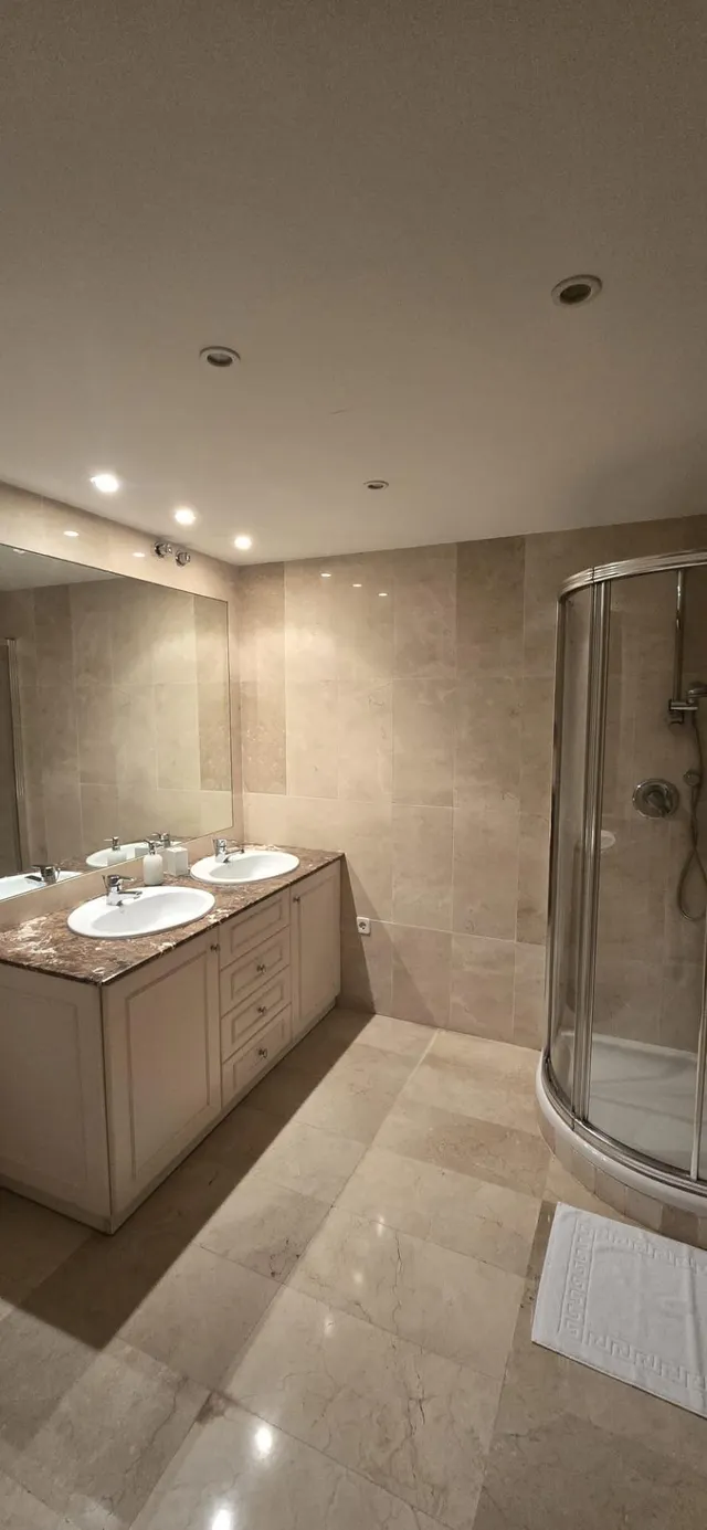 Piso amplio y luminoso de tres dormitorios  en primera línea de playa en Hacienda Beach II-III | CABANILLAS REAL ESTATE — 26